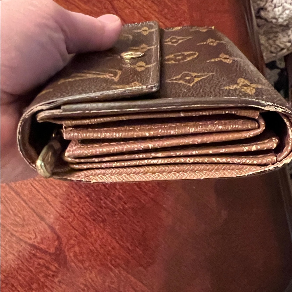 Louis Vuitton Brown Monogram Wallet
Good used condition. Lots of use left - Picture 4 of 16